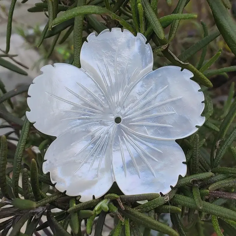 Natural Mother of Pearl Tropical Flower Beads Hand Carved Sea Shell Floral DIY Bridal Jewelry Making WM-0168